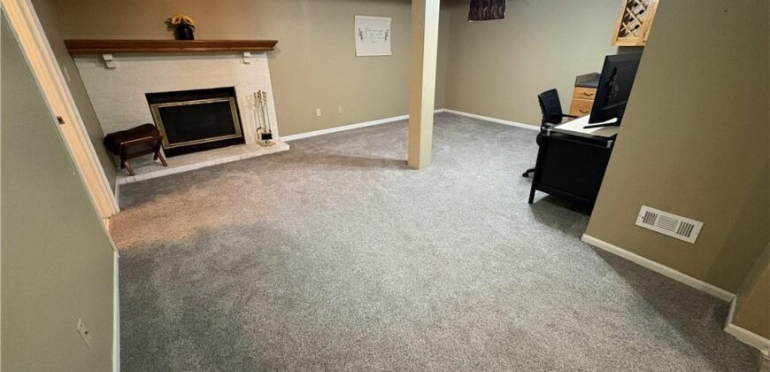 10240 NW 57th Terrace, Parkville, MO 64152