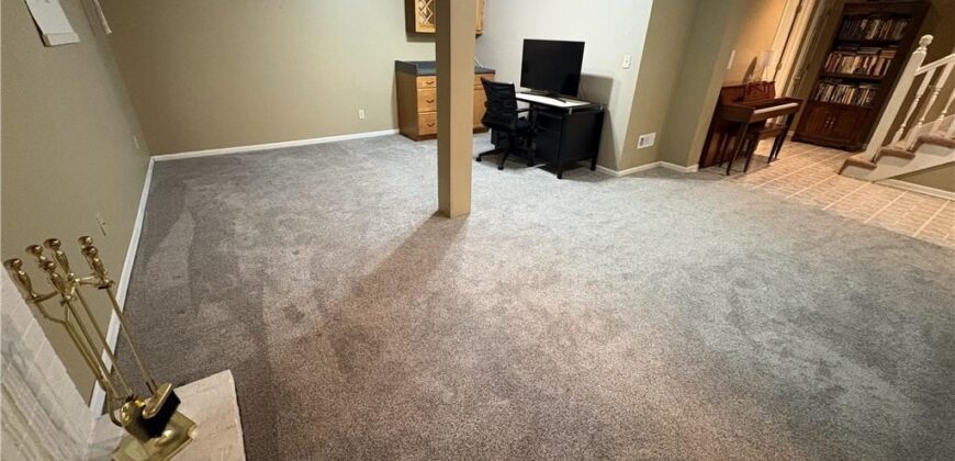 10240 NW 57th Terrace, Parkville, MO 64152