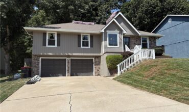 10240 NW 57th Terrace, Parkville, MO 64152