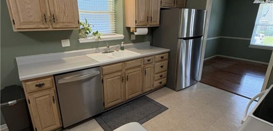 10240 NW 57th Terrace, Parkville, MO 64152