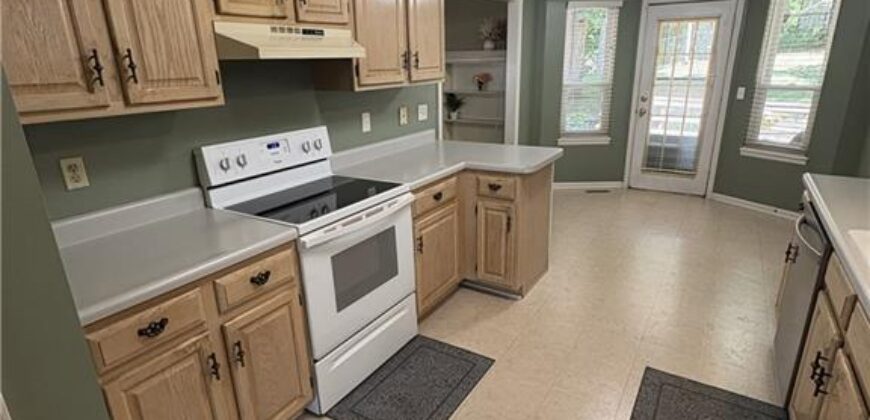 10240 NW 57th Terrace, Parkville, MO 64152