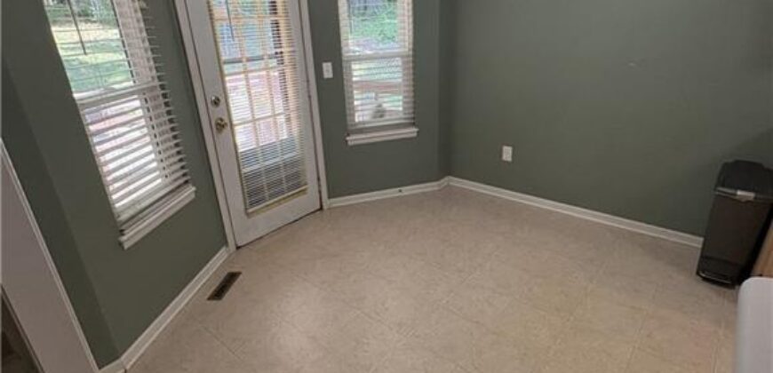 10240 NW 57th Terrace, Parkville, MO 64152
