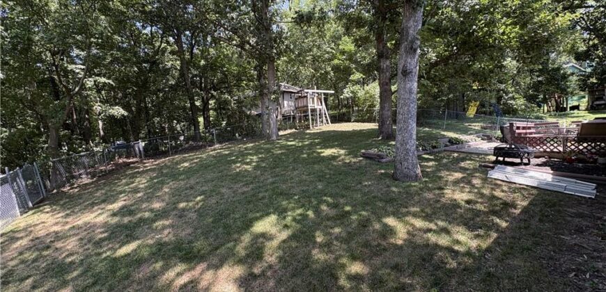 10240 NW 57th Terrace, Parkville, MO 64152