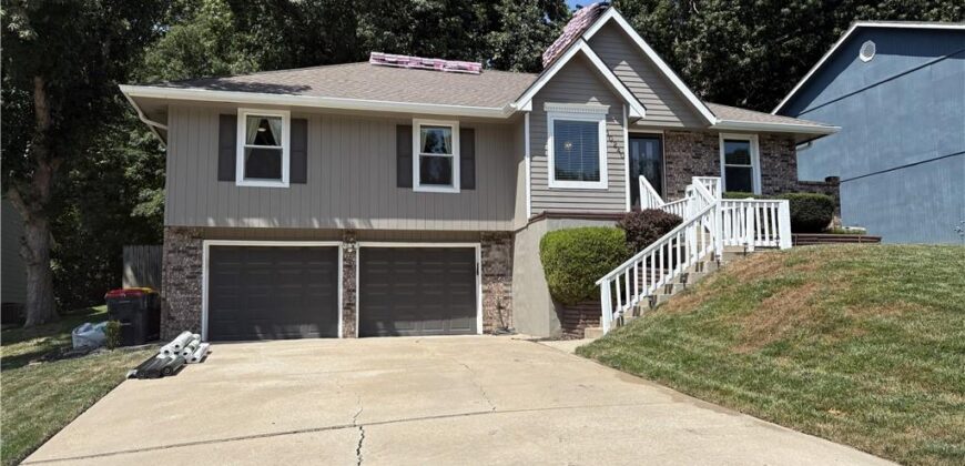 10240 NW 57th Terrace, Parkville, MO 64152