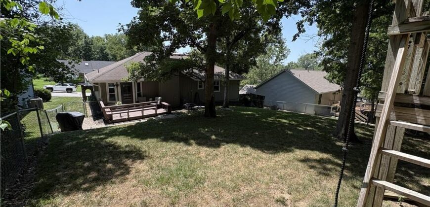 10240 NW 57th Terrace, Parkville, MO 64152