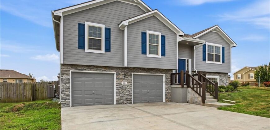 301 NE 192nd Terrace, Smithville, MO 64089
