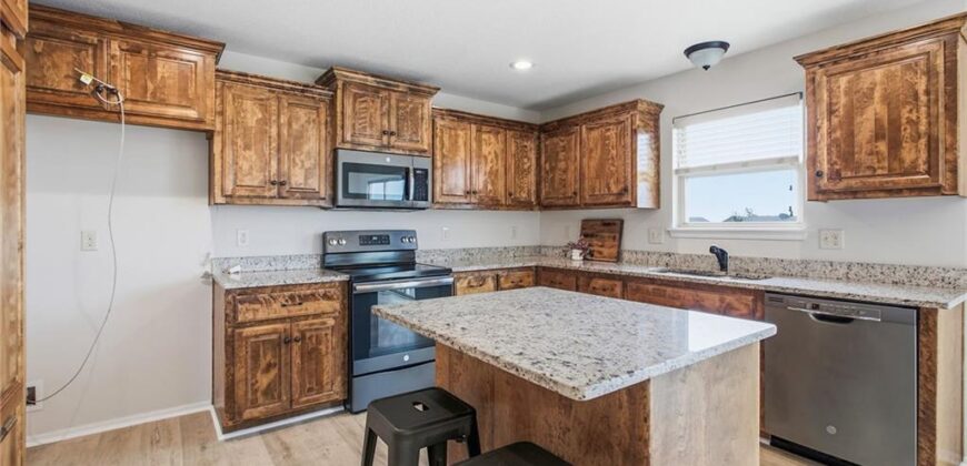 301 NE 192nd Terrace, Smithville, MO 64089