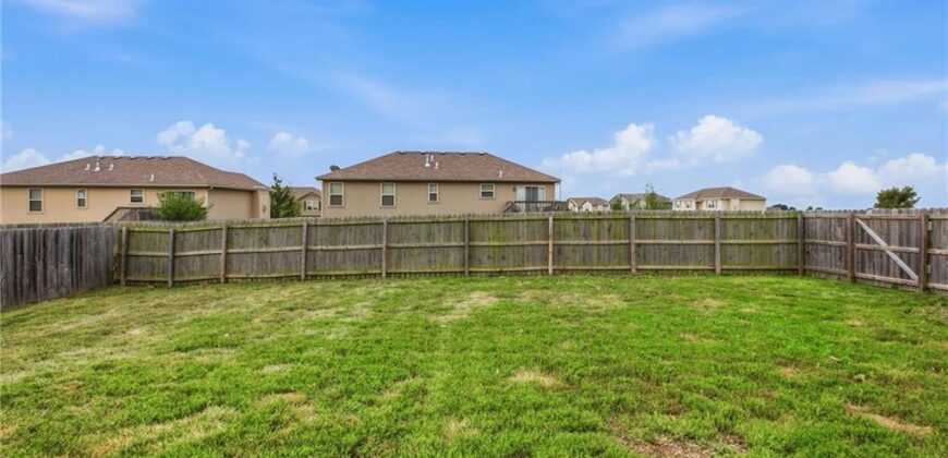 301 NE 192nd Terrace, Smithville, MO 64089