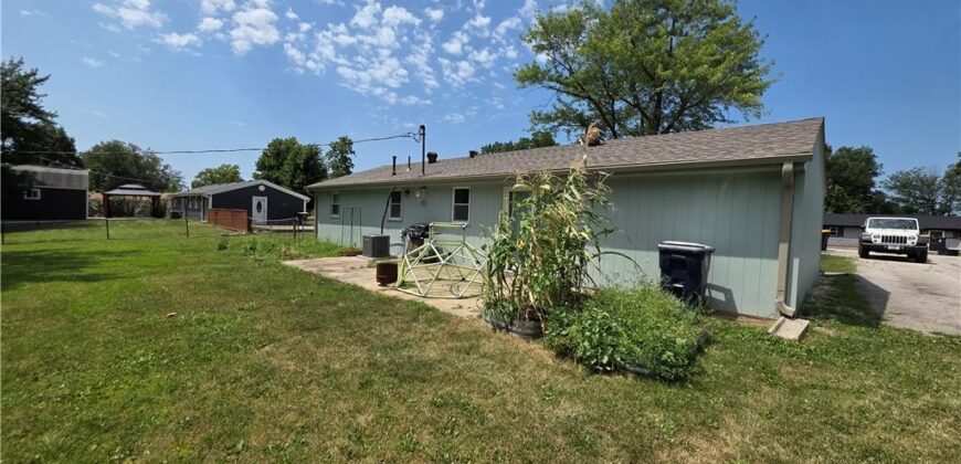 8109 N Summit Road, Kansas City, MO 64118