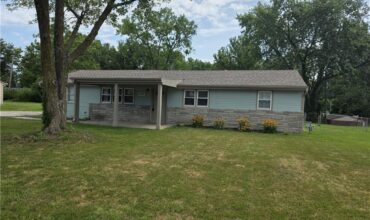 8109 N Summit Road, Kansas City, MO 64118