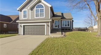 10904 N Manchester Avenue, Kansas City, MO 64157