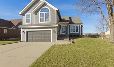 10904 N Manchester Avenue, Kansas City, MO 64157