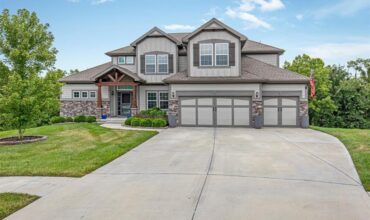 1208 N Silverleaf Court, Liberty, MO 64068