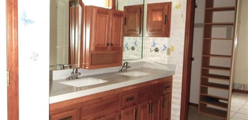 306 LAKESIDE Drive, Liberty, MO 64068