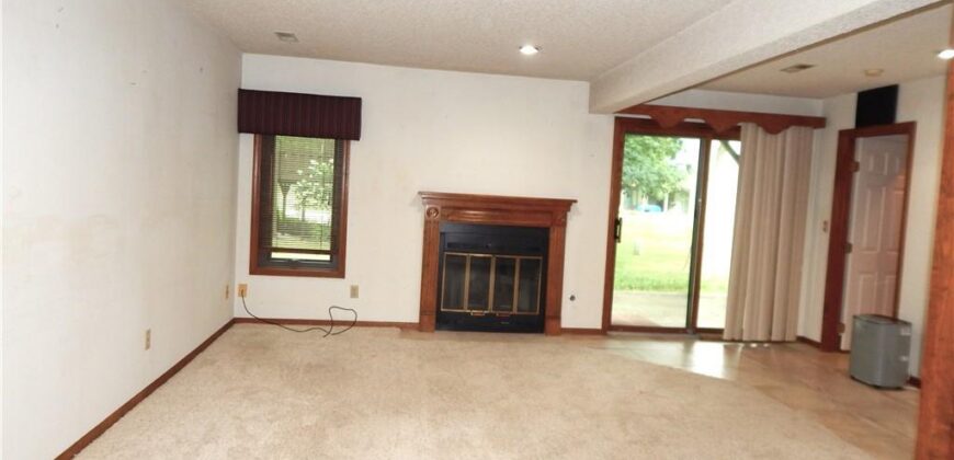 306 LAKESIDE Drive, Liberty, MO 64068