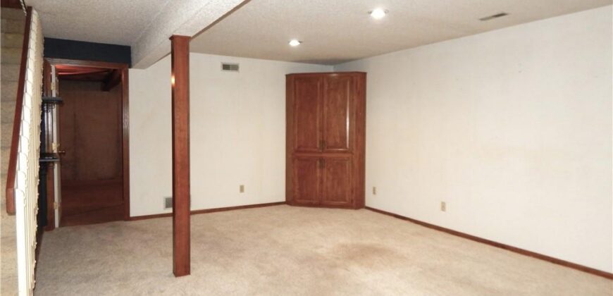 306 LAKESIDE Drive, Liberty, MO 64068