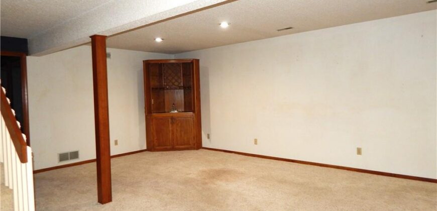 306 LAKESIDE Drive, Liberty, MO 64068