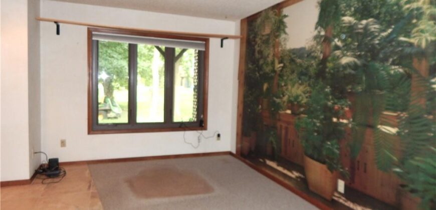 306 LAKESIDE Drive, Liberty, MO 64068