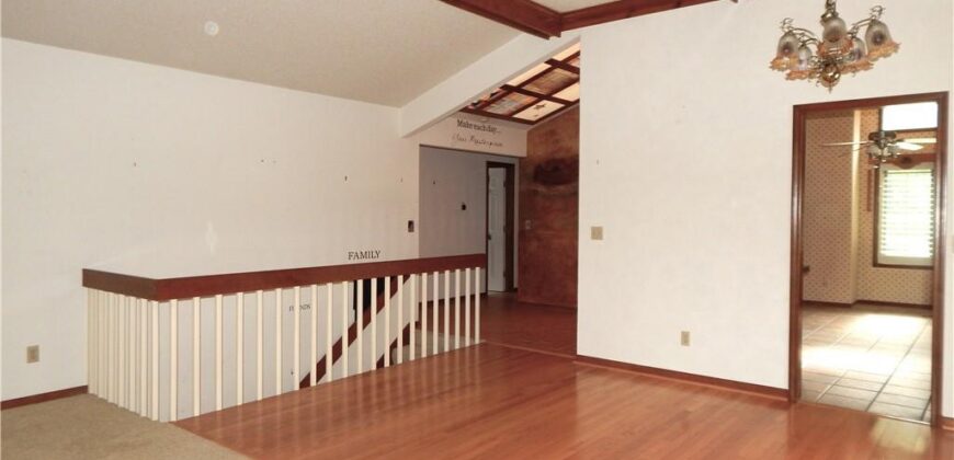 306 LAKESIDE Drive, Liberty, MO 64068