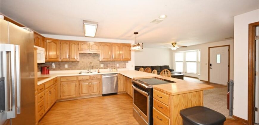 11 Sandy Circle, Dearborn, MO 64439