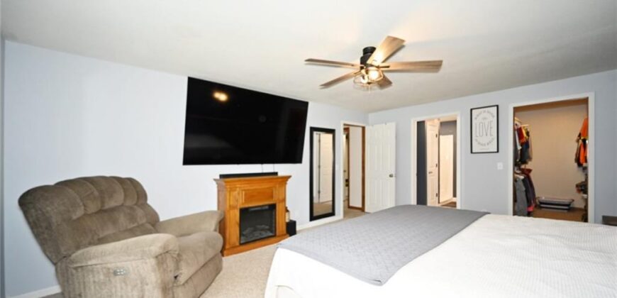 11 Sandy Circle, Dearborn, MO 64439