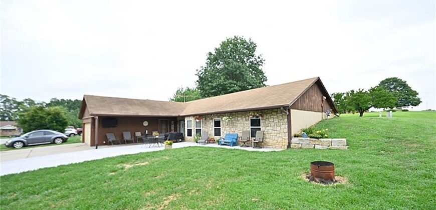 11 Sandy Circle, Dearborn, MO 64439