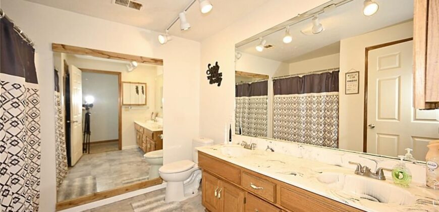 11 Sandy Circle, Dearborn, MO 64439