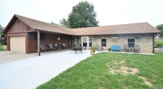 11 Sandy Circle, Dearborn, MO 64439