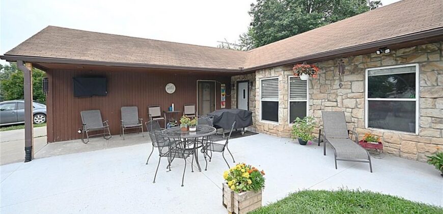 11 Sandy Circle, Dearborn, MO 64439
