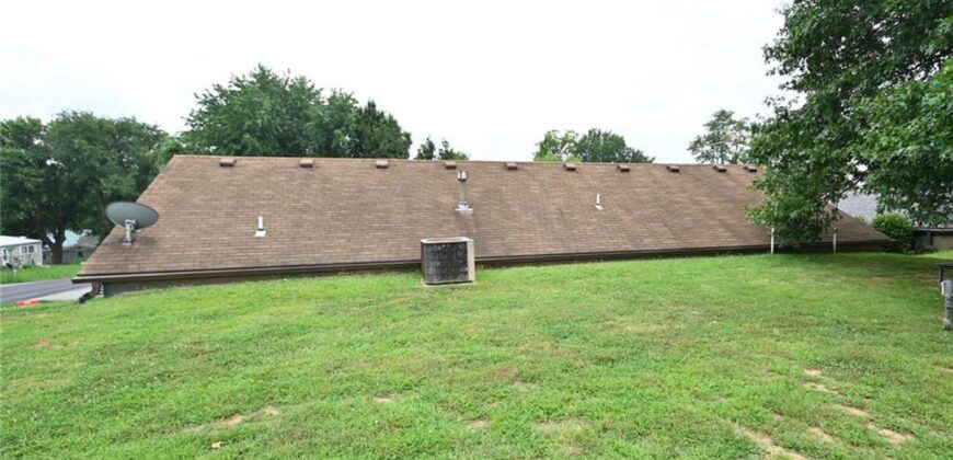11 Sandy Circle, Dearborn, MO 64439