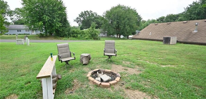 11 Sandy Circle, Dearborn, MO 64439
