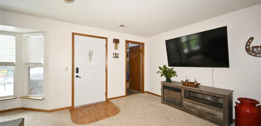 11 Sandy Circle, Dearborn, MO 64439