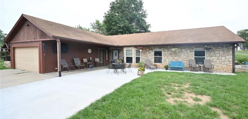 11 Sandy Circle, Dearborn, MO 64439