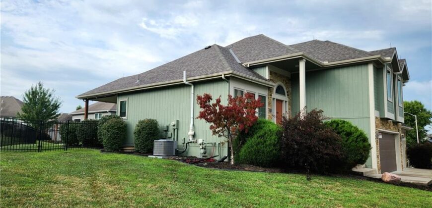 7604 N Amoret Avenue, Kansas City, MO 64151