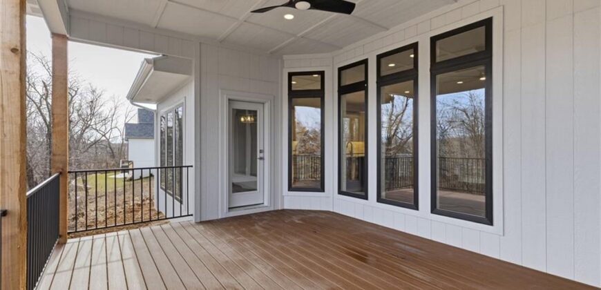 8841 N KENTUCKY Avenue, Kansas City, MO 64157