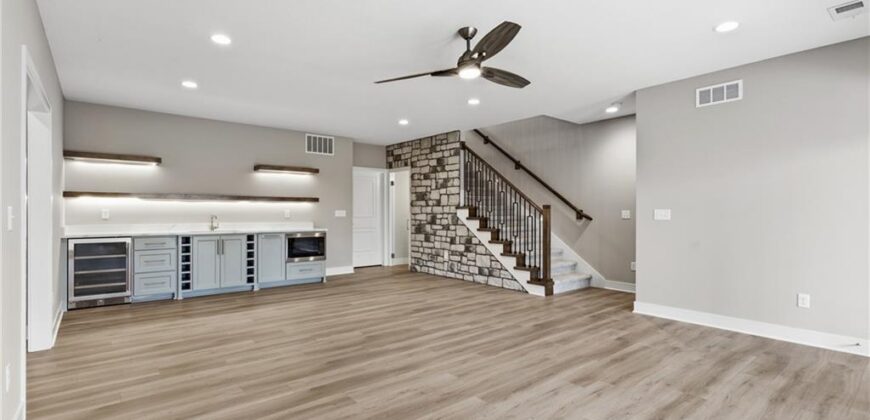 8841 N KENTUCKY Avenue, Kansas City, MO 64157