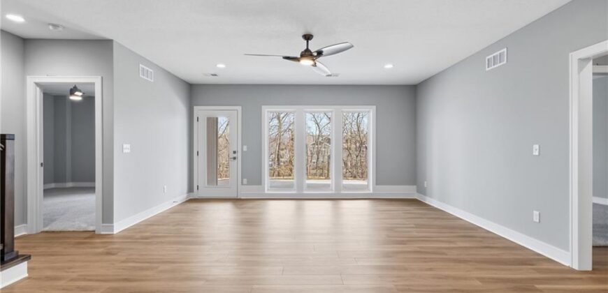 8841 N KENTUCKY Avenue, Kansas City, MO 64157