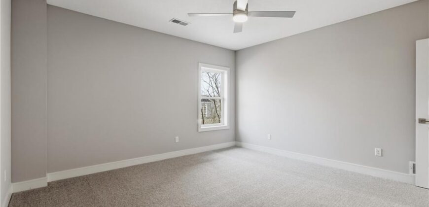8841 N KENTUCKY Avenue, Kansas City, MO 64157