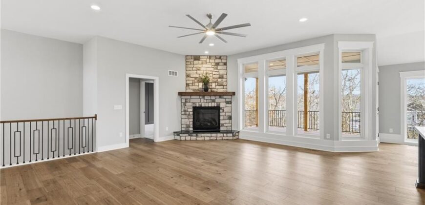 8841 N KENTUCKY Avenue, Kansas City, MO 64157