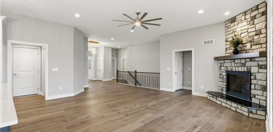 8841 N KENTUCKY Avenue, Kansas City, MO 64157