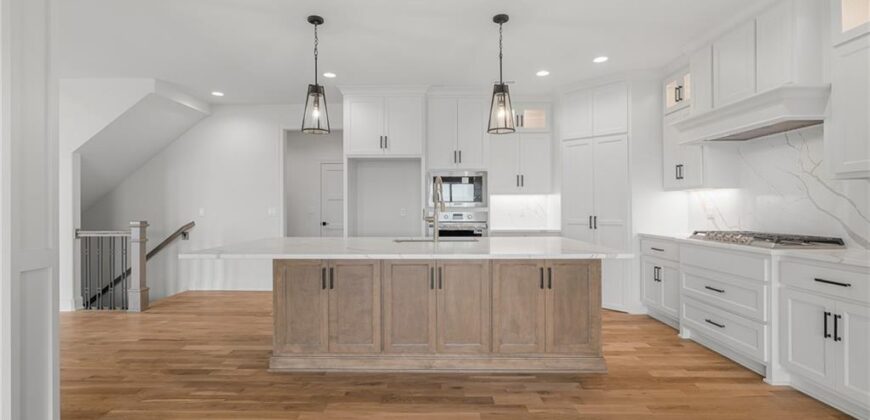 2331 NW Palisades Drive, Riverside, MO 64150