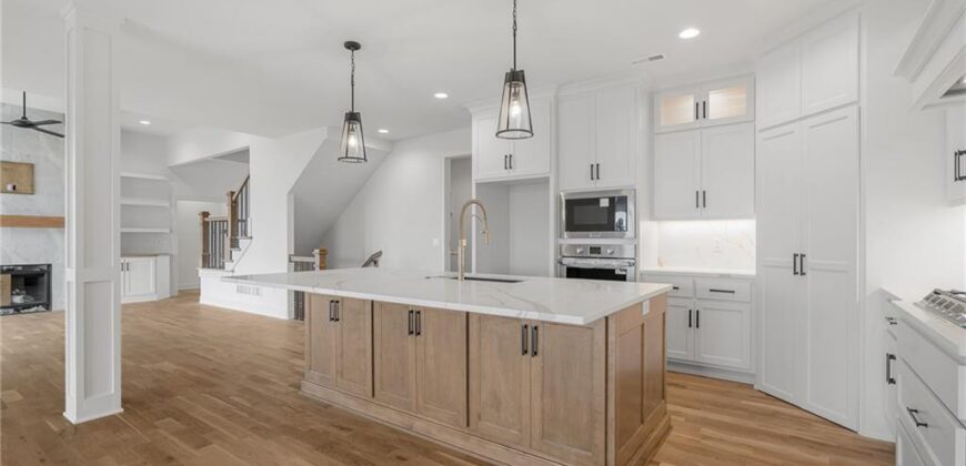 2331 NW Palisades Drive, Riverside, MO 64150