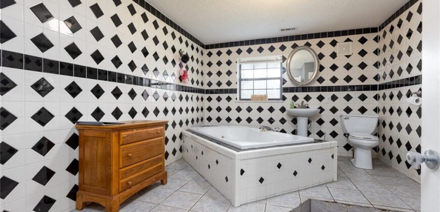 5321 NW 87th Court, Kansas City, MO 64154