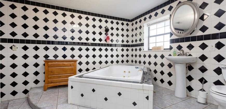 5321 NW 87th Court, Kansas City, MO 64154