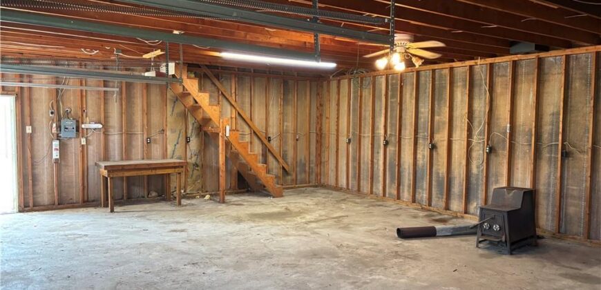 6740 SE Horseshoe Drive, Holt, MO 64048