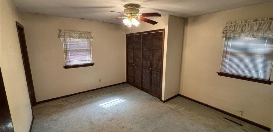 6740 SE Horseshoe Drive, Holt, MO 64048
