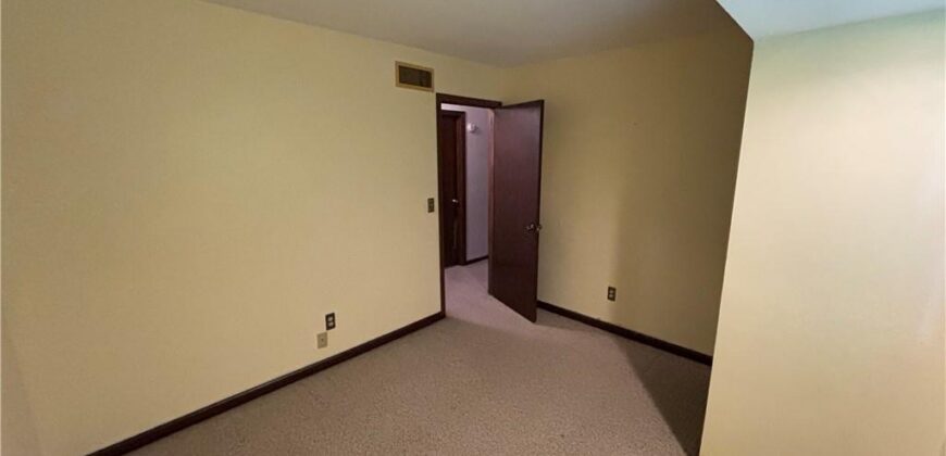 6740 SE Horseshoe Drive, Holt, MO 64048
