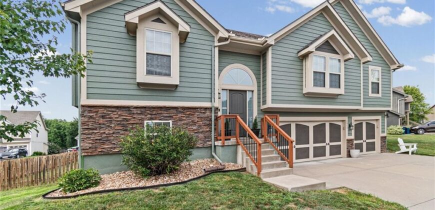 1913 White Tail Lane, Liberty, MO 64068