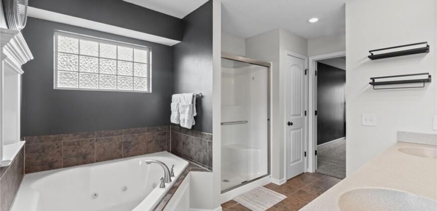 1913 White Tail Lane, Liberty, MO 64068
