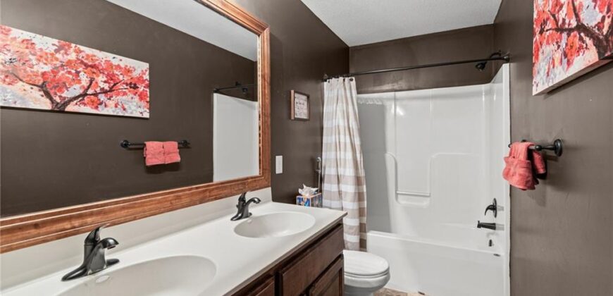 1913 White Tail Lane, Liberty, MO 64068